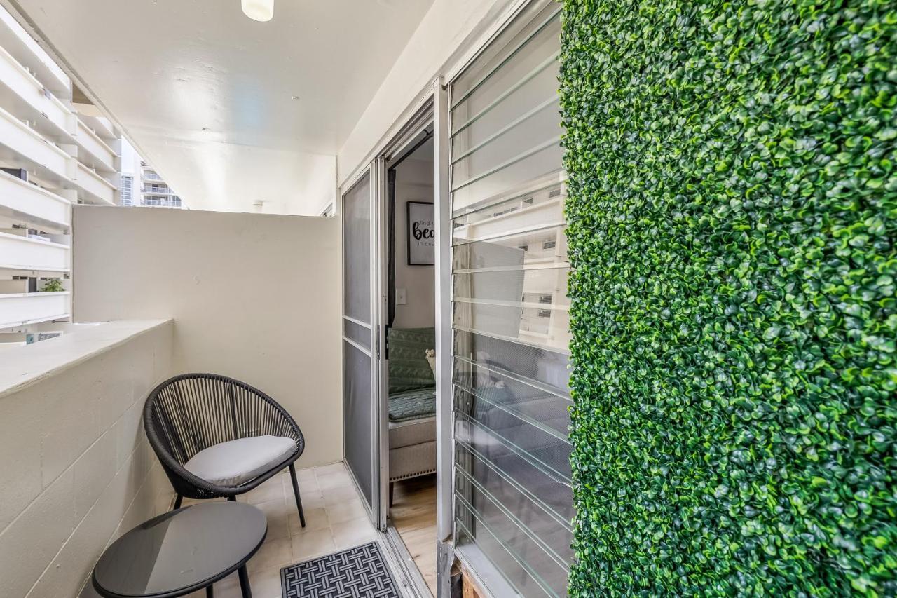 Bright & Cozy Condo Unit With Balcony! Honolulu Exterior photo